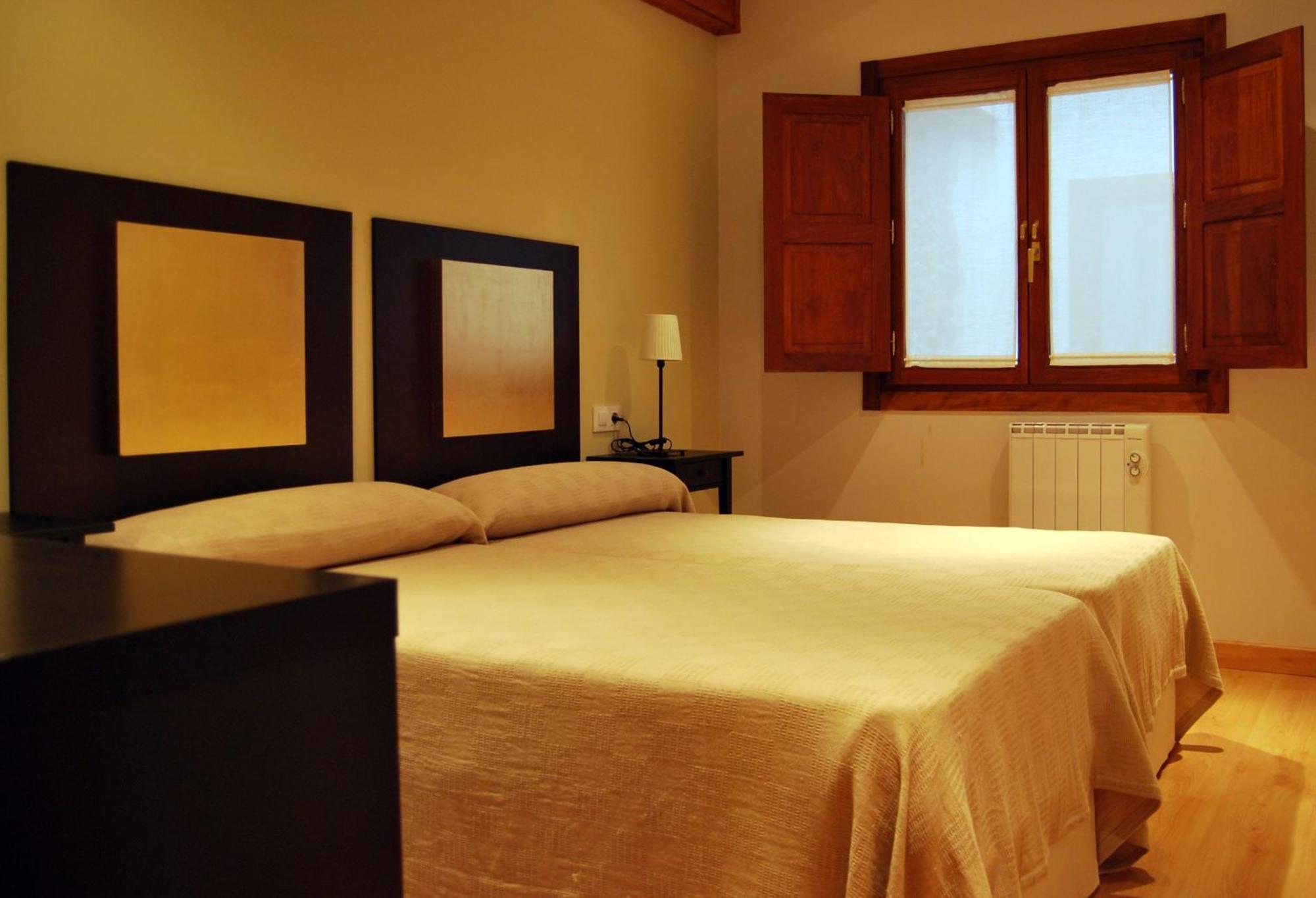 Apartamentos Plaza Mayor Llanes Eksteriør billede