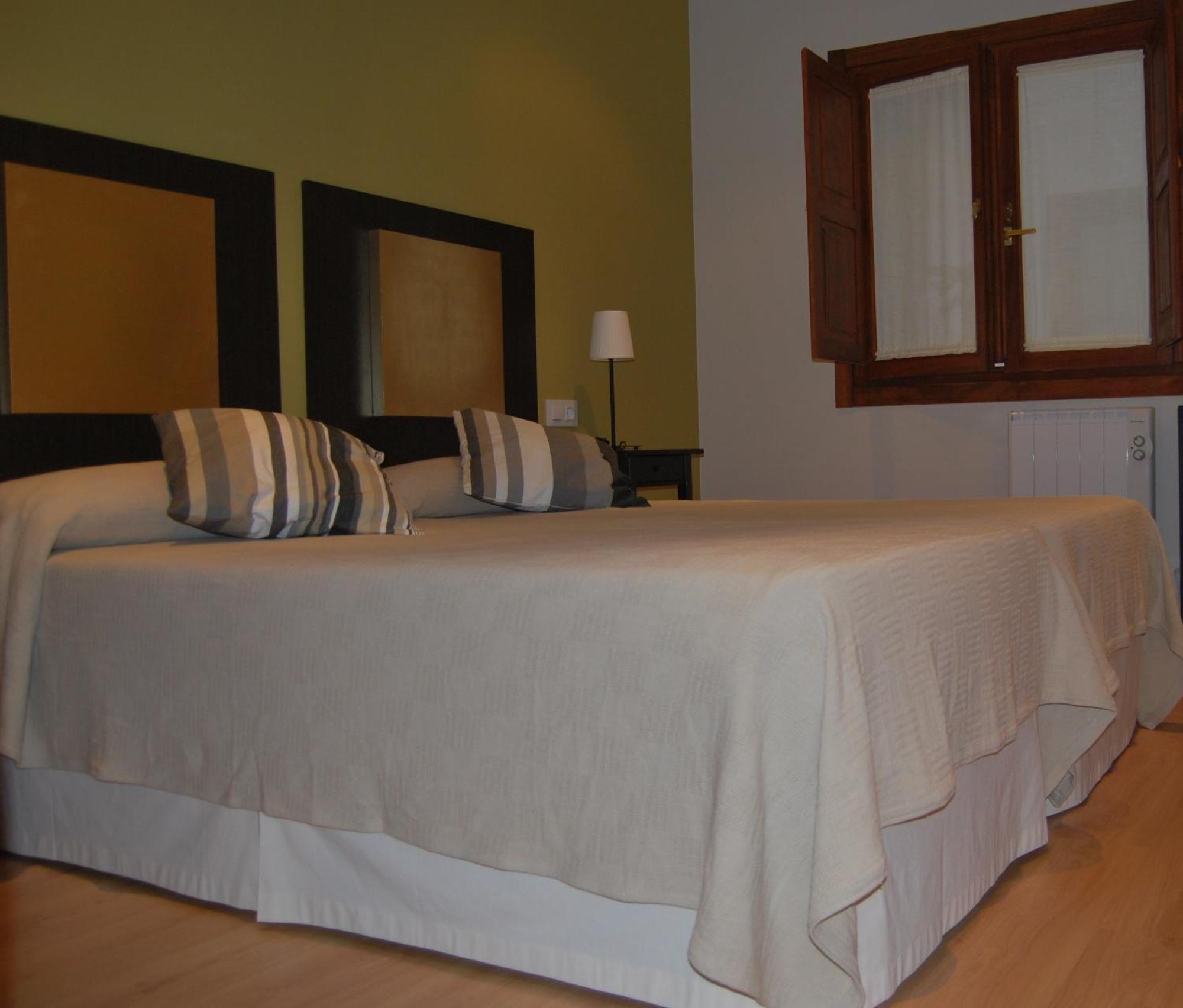 Apartamentos Plaza Mayor Llanes Eksteriør billede