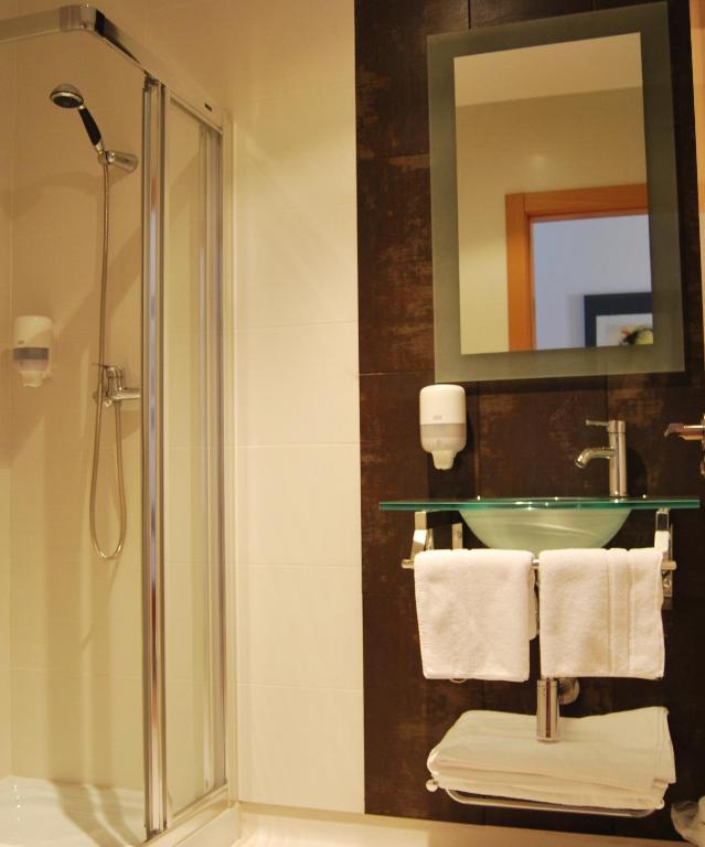 Apartamentos Plaza Mayor Llanes Eksteriør billede